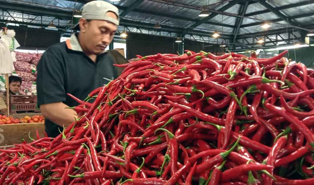 Cabai merah di Pasar Induk Osowilangun Surabaya