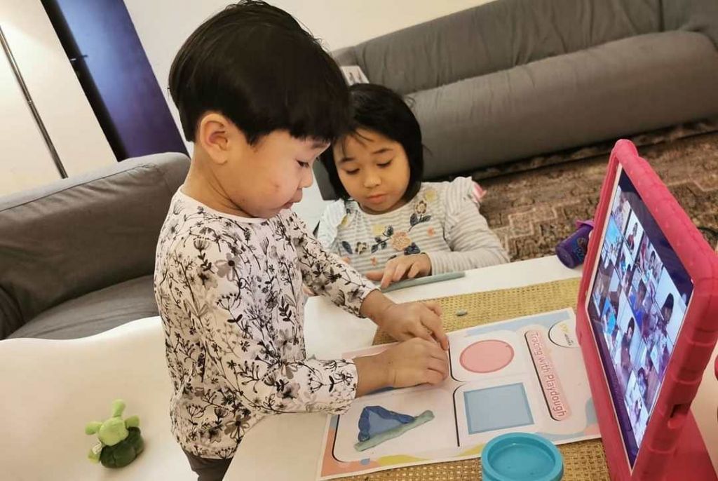 Kegiatan belajar dan mengajar antara siswa dan guru Sekolah Murid Merdeka (Foto istimewa)