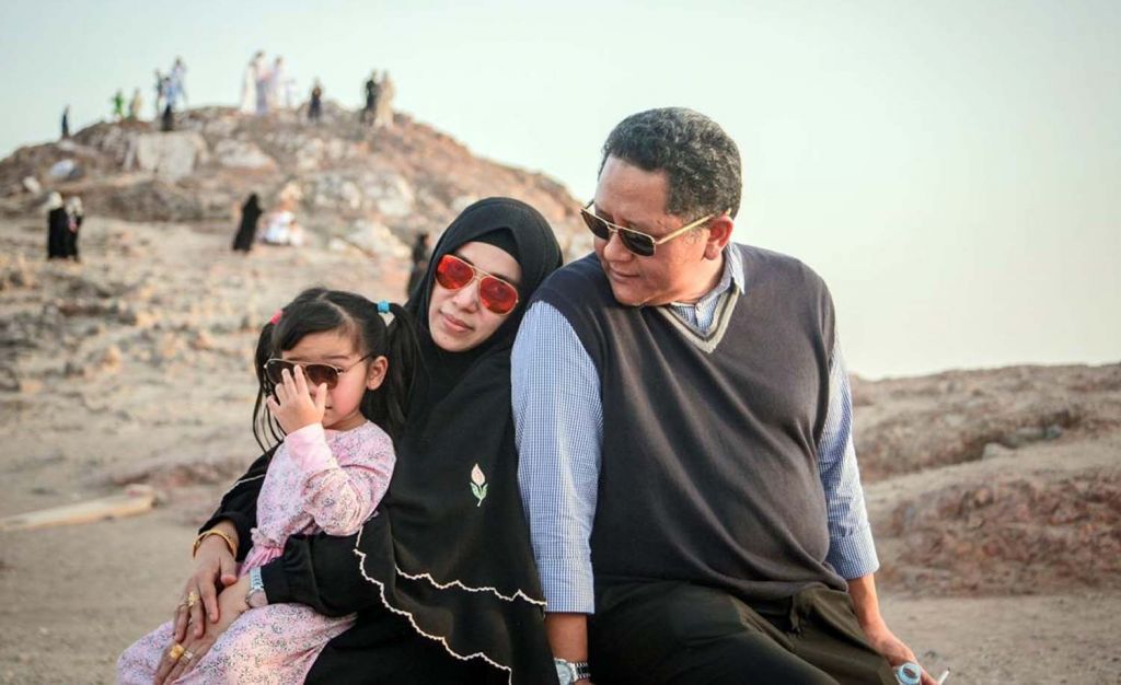 Whisnu Sakti Buana bersama Dini, istrinya dan anaknya