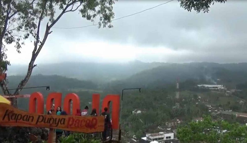 Wisata Bukit Dlopo di Pacitan