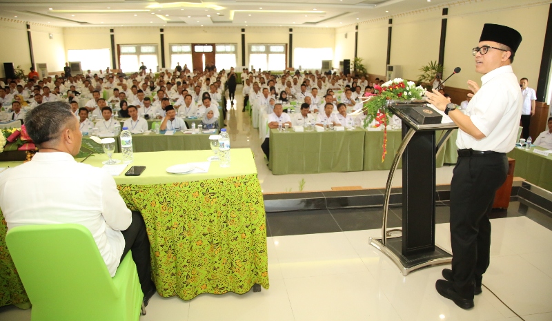 Bupati Anas saat membuka Bimbingan Teknis (Bimtek) Optimalisasi dan Fungsi BPD di Banyuwangi, Rabu (31/10/2018). 