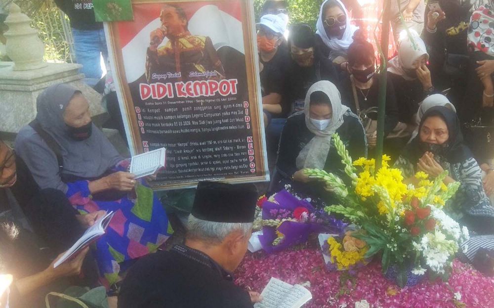 Usai Ziarah ke Makam Didi Kempot, Yan Velia Langsung Bertolak ke Solo