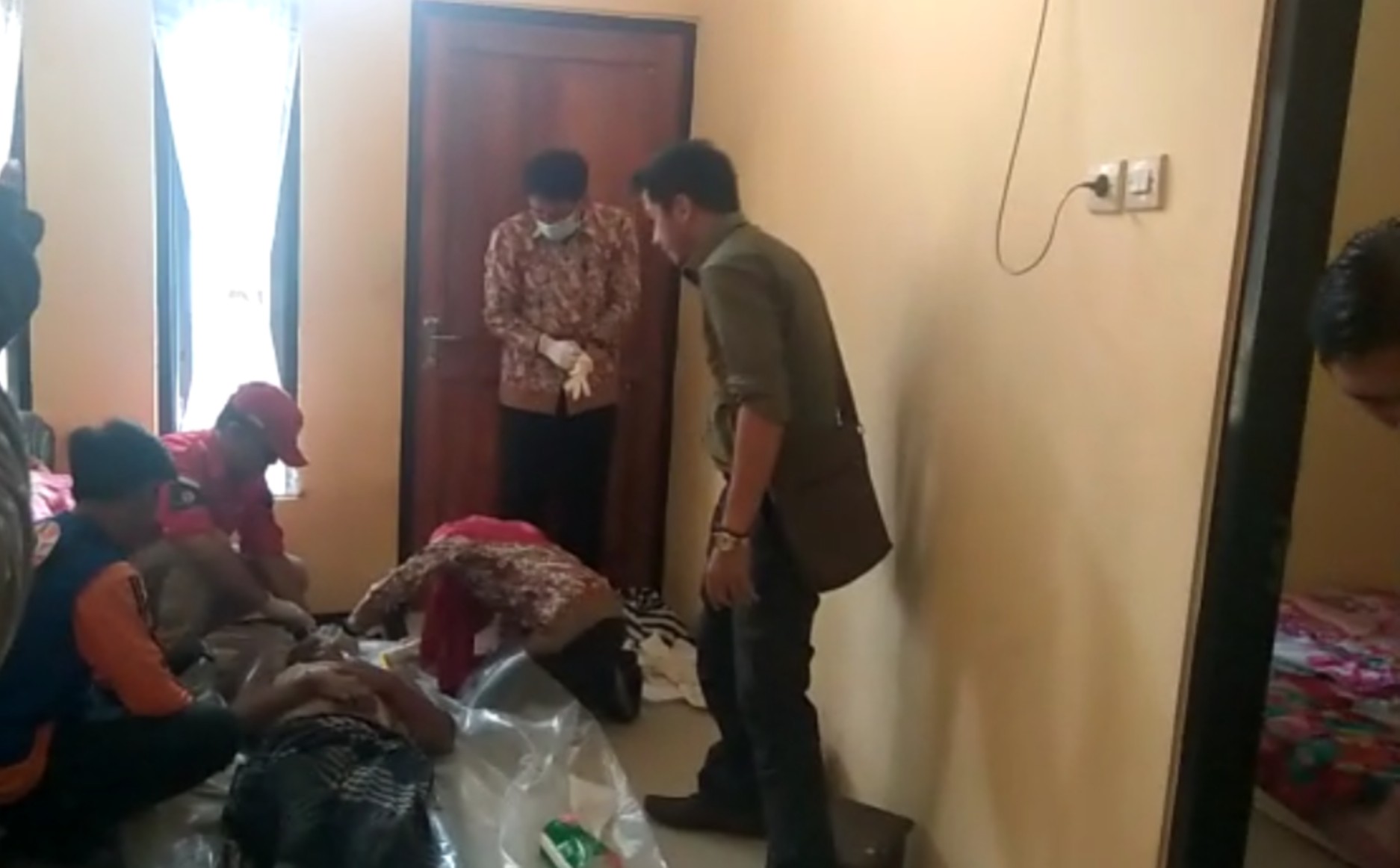 Kakek ini Ditemukan Tewas Tertelungkup di Kamar Mandi