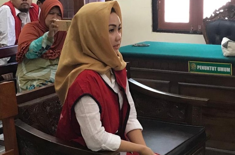 Perempuan Cantik di Surabaya ini Tipu Teman Arisannya Ratusan Juta