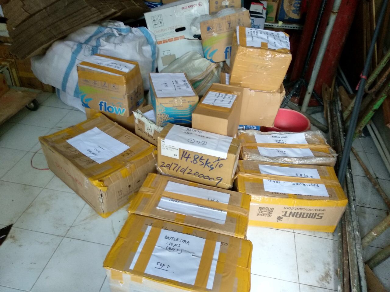 Barang bukti rokok elektrik yang berhasil diamankan.