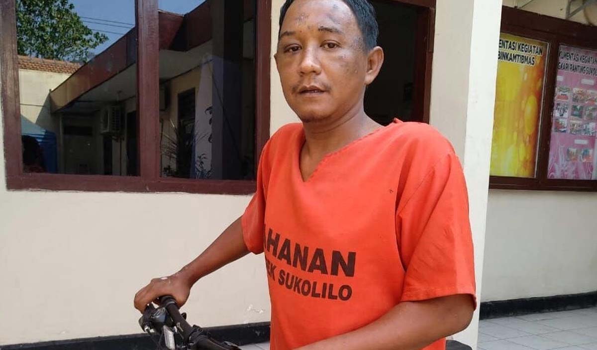 Tersangka dan sepeda angin yang dicurinya.