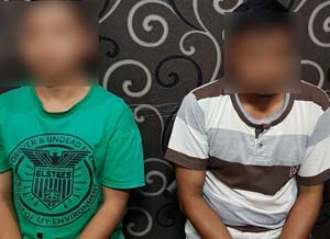 Tersangka didampingi petugas.