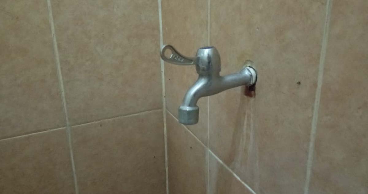 Ilustrasi air PDAM mati