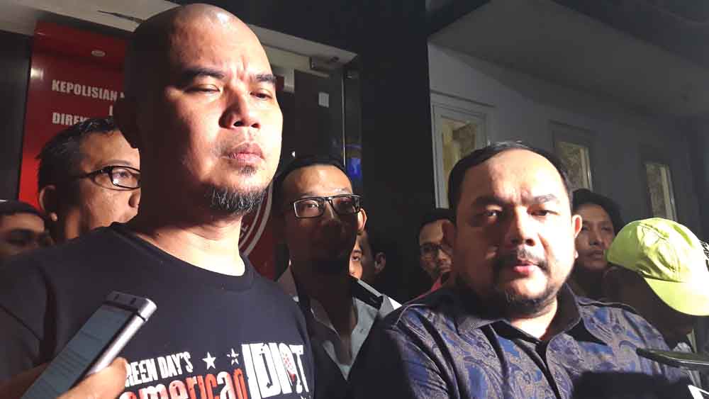 Ahmad dhani usai menjalani pemeriksaan di Polda Jatim, Kamis (25/10/2018)