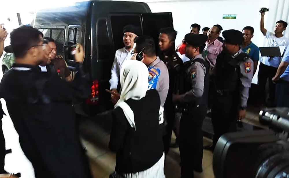 Ahmad Dhani saat di Pengadilan negeri Surabaya