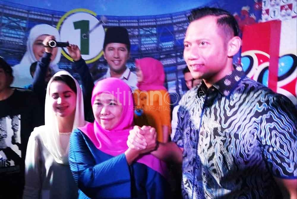 AHY saat mengunjungi kediaman Khofifah di Surabaya