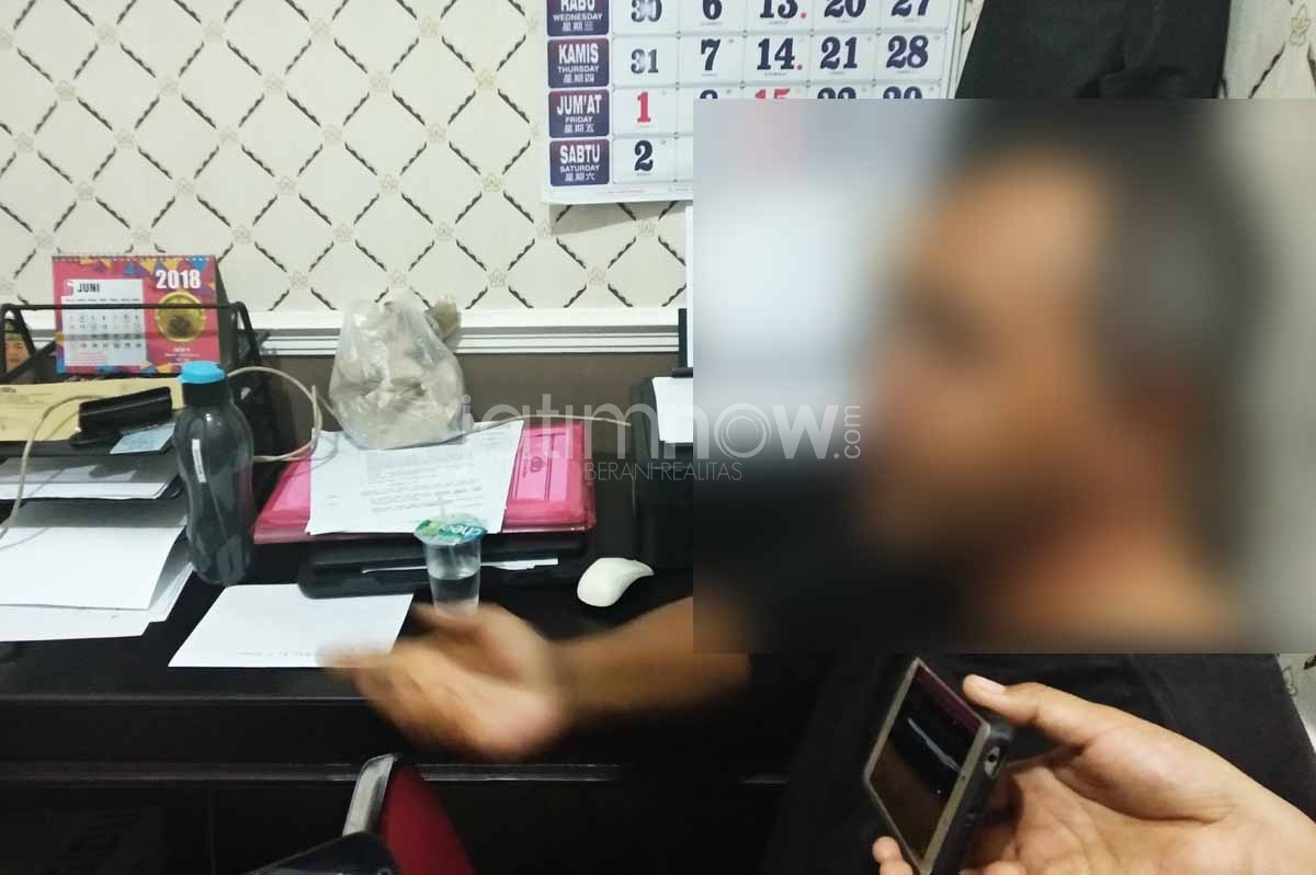 Tersangka penyiram air keras wanita di Ponorogo saat diinterogasi di Mapolres Ponorogo
