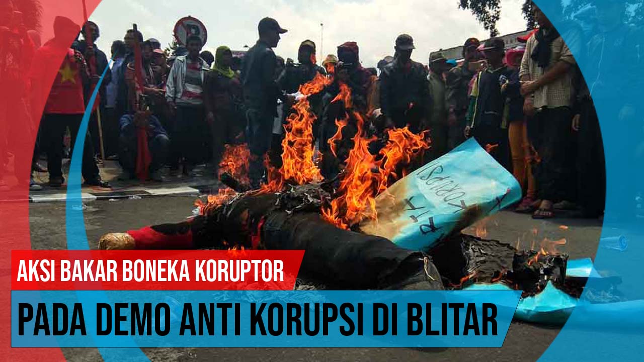 Video: Aksi Bakar Boneka Koruptor Pada Demo Anti Korupsi Di Blitar