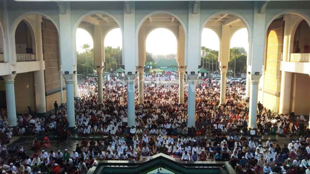 Pelaksanaan Salat Idul Fitri di Masjid Al Akbar Surabaya/ foto dokumen