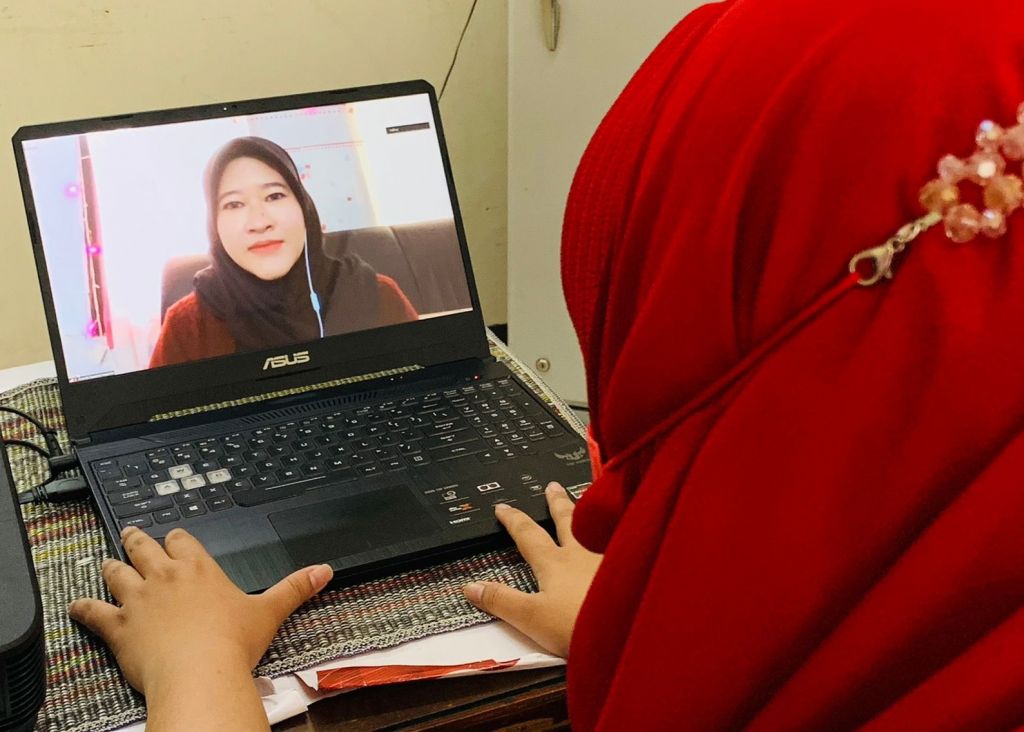 Ananda Sa’adatul Maulidia, S.Psi, M.Psi, peraih predikat tesis menarik di Untag Surabaya.