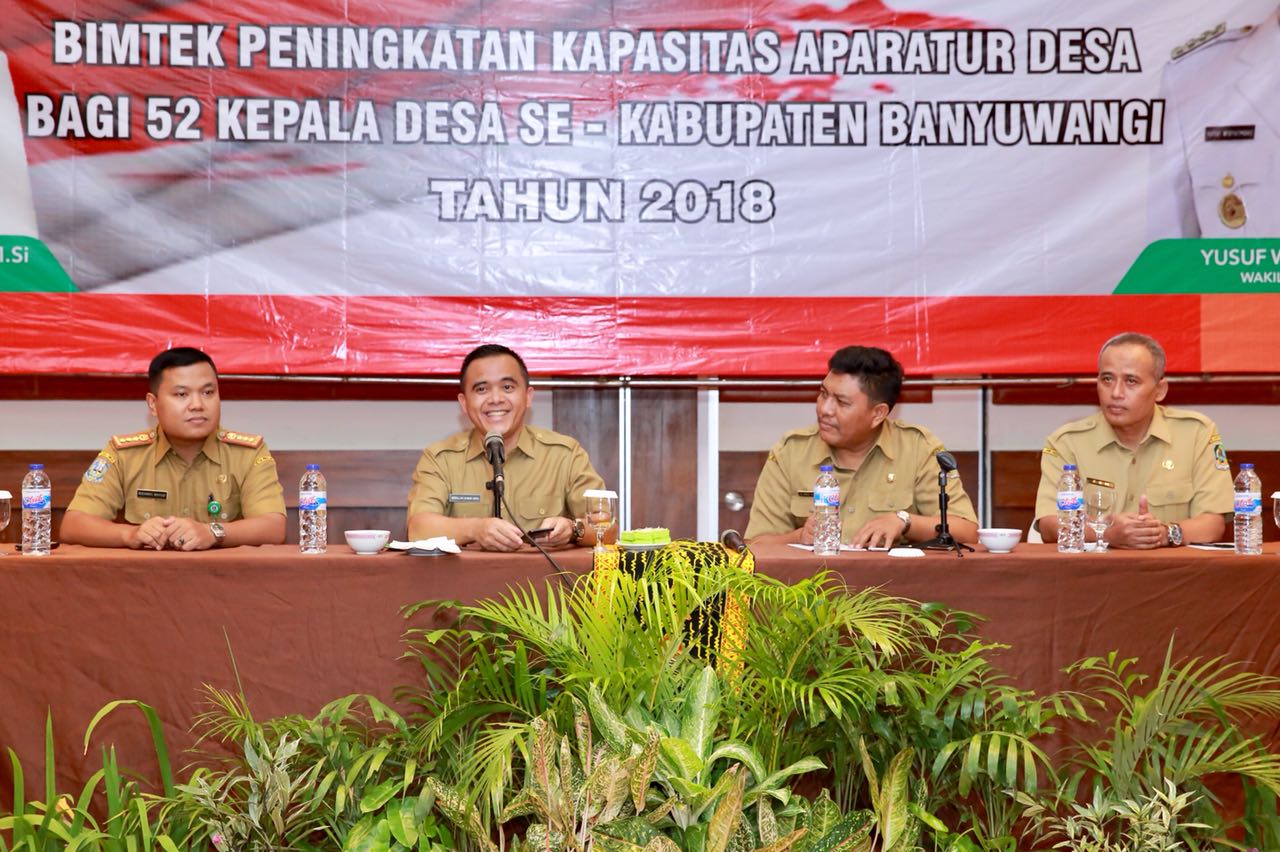 Bupati Anas saat memotivasi para kades se Banyuwangi