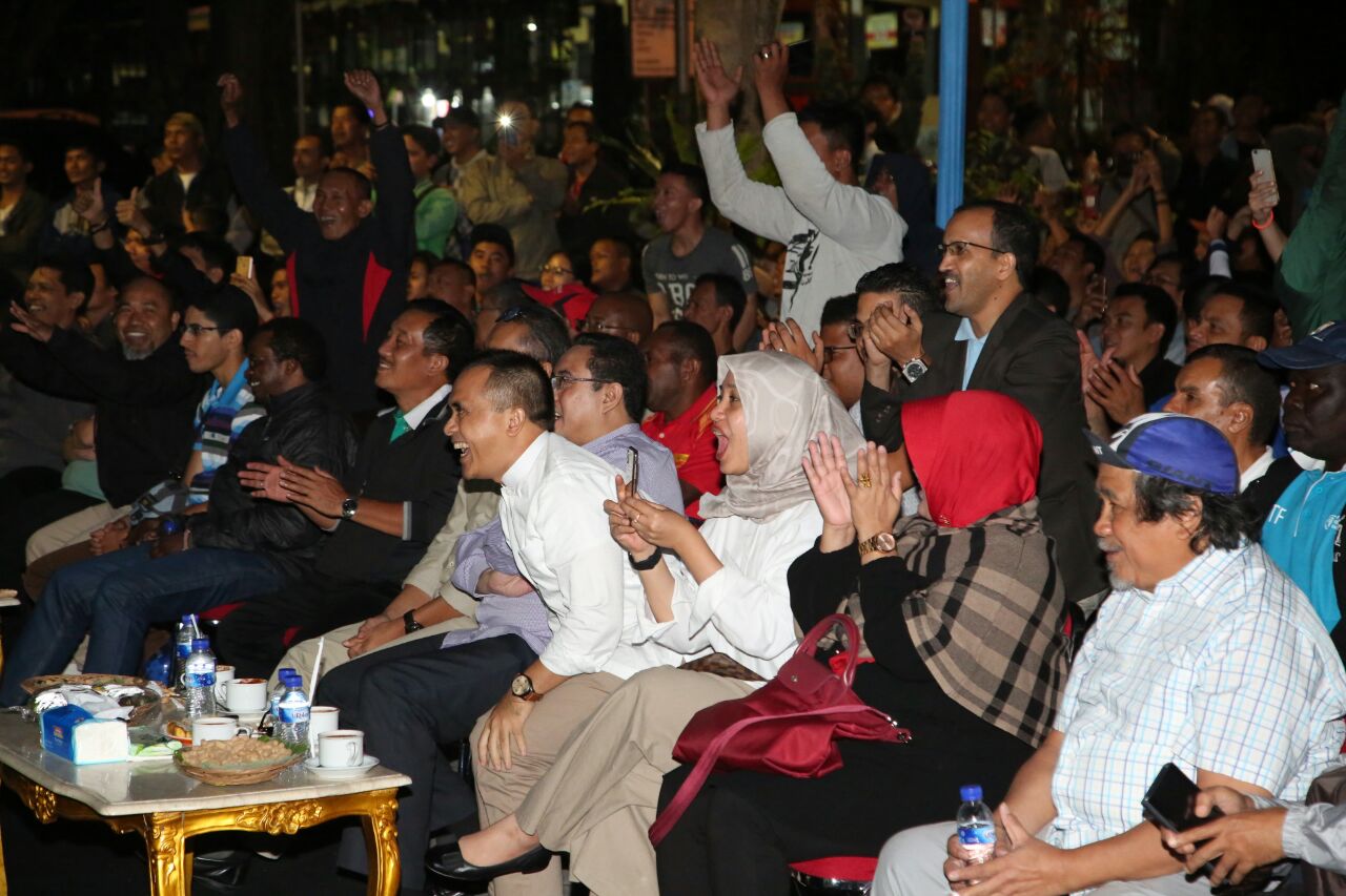 Ekspresi Bupati Anas saat nobar Piala Dunia 2018/Foto: istimewa