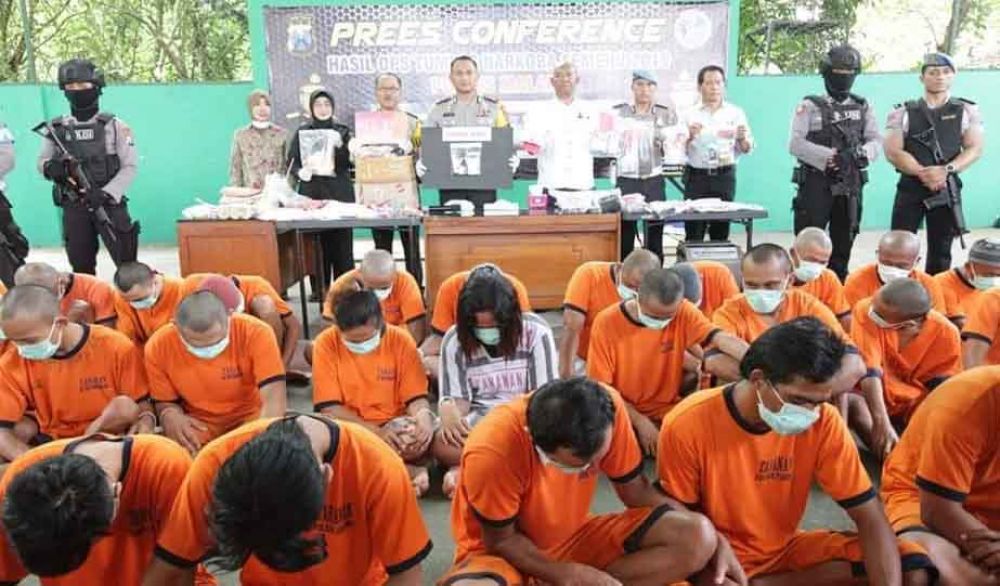 Para tersangka narkoba di Polres Malang