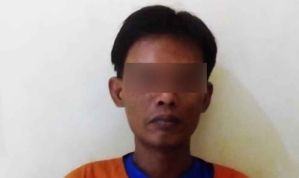 Tersangka saat diamankan di mapolsek Rungkut