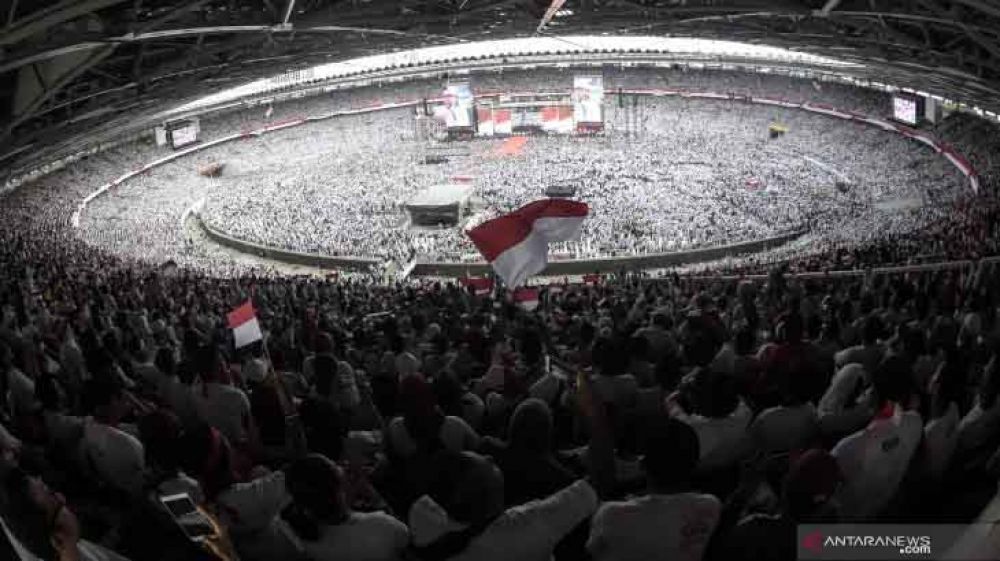Massa pendukung Jokowi penuhi Stadion GBK di Jakarta/ foto: Antara