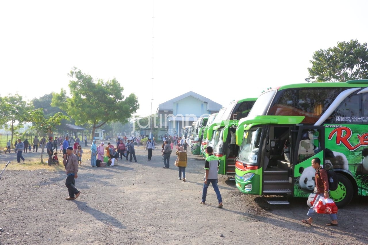 Video: Ratusan Pemudik Asal Ponorogo Ikuti Balik  Gratis Dishub Jatim