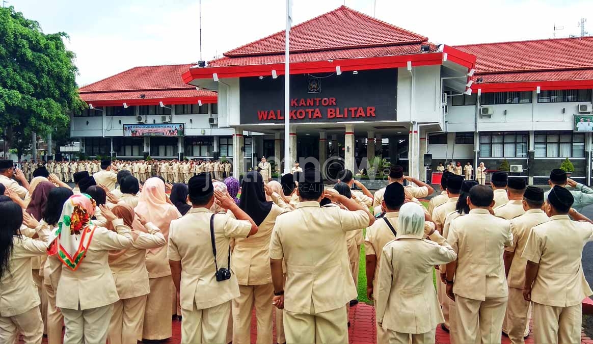 Suasana apel pagi di lingkungan Pemkot Blitar