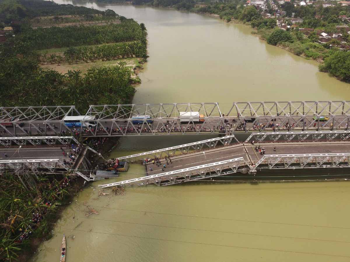 Jembatan Widang penghubung Tuban -Lamongan yang runtuh