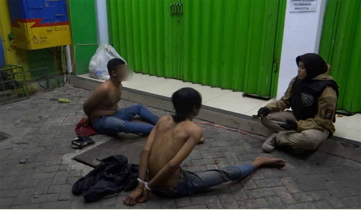 Salah satu pedagang ayam di Pasar Wonokromo Surabaya