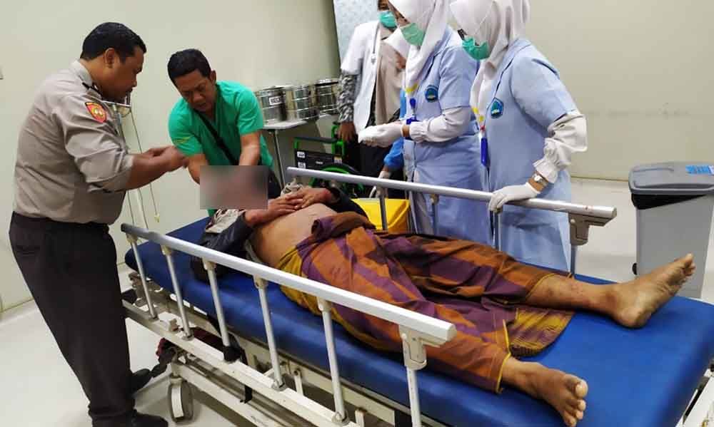 Korban bacok saat mendapat perawatan medis