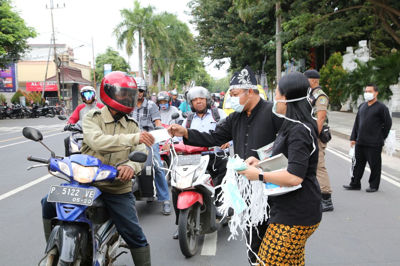 Pemkab Banyuwangi mulai membagikan masker kepada warga/Foto: istimewa