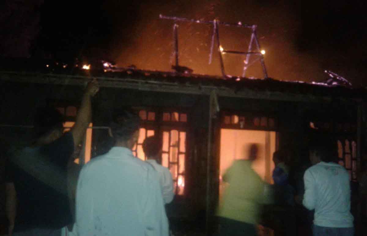 Proses pemadaman rumah milikPalil