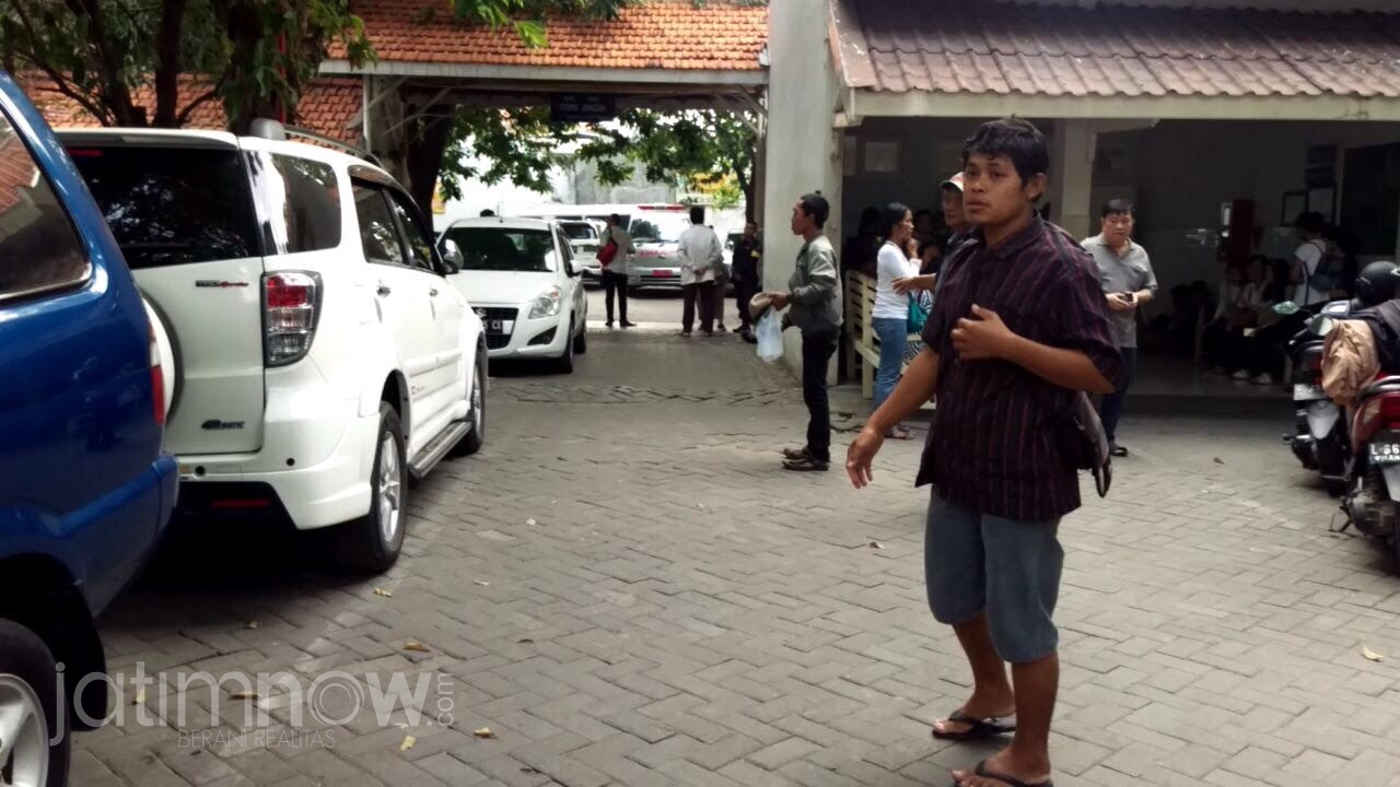 Dedit saat berada di Kamar Mayat RSU dr Soetomo Surabaya, Rabu (30/5/2018) pagi.