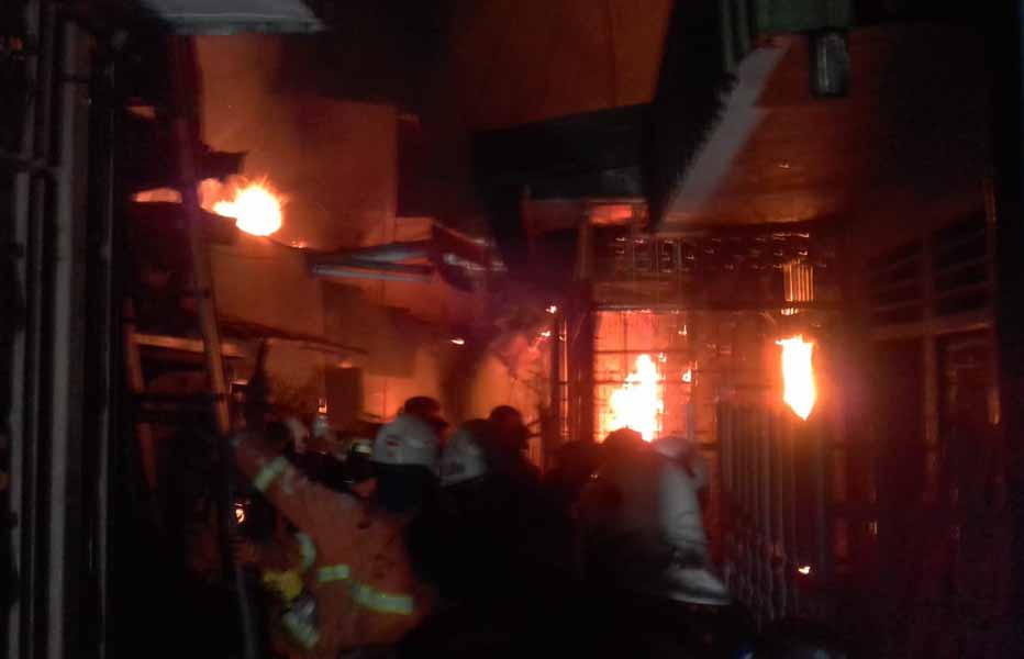 Dua Kebakaran Terjadi di Surabaya, 17 Rumah Terbakar, 5 Motor Hangus