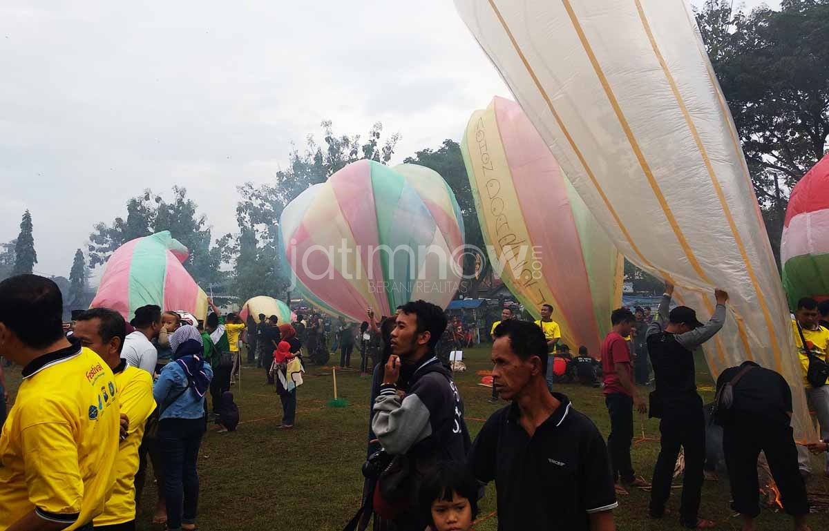 Suasana festival balon udara di Lapangan Jepun Ponorogo