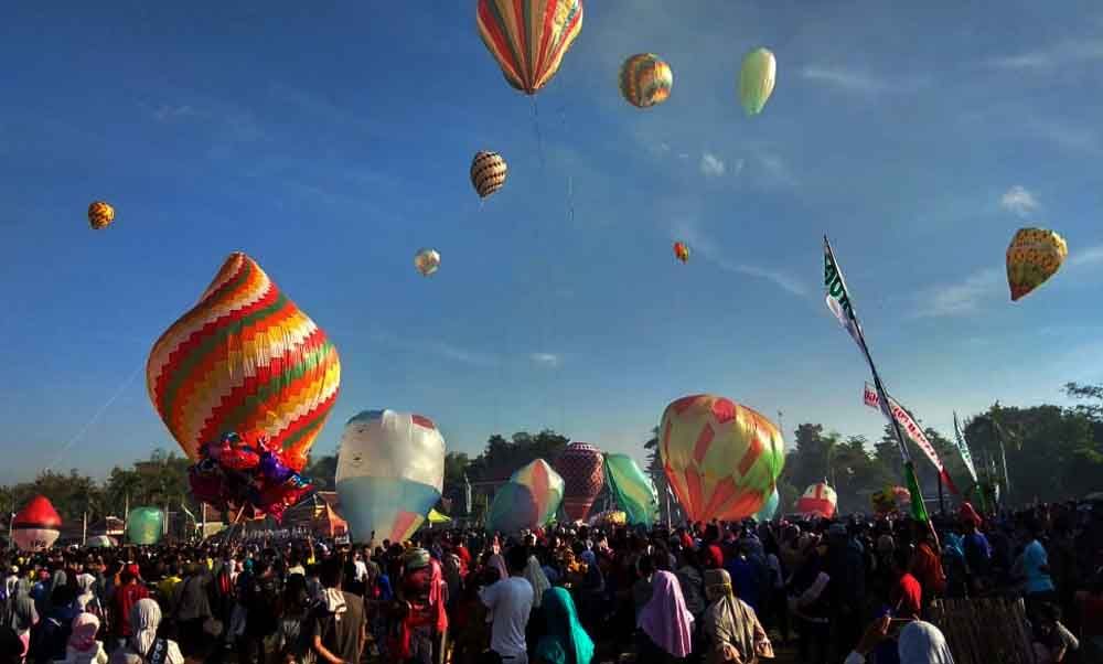 Festival balon udara di Ponorogo