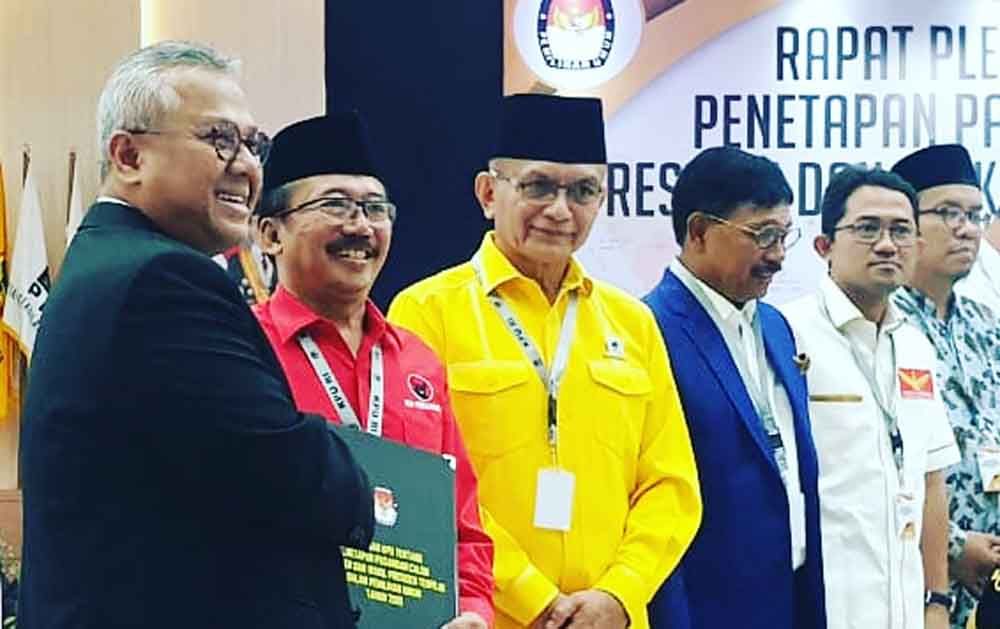 Bambang DH bersama Ketua KPU, Arif Budiman serta petinggi partai