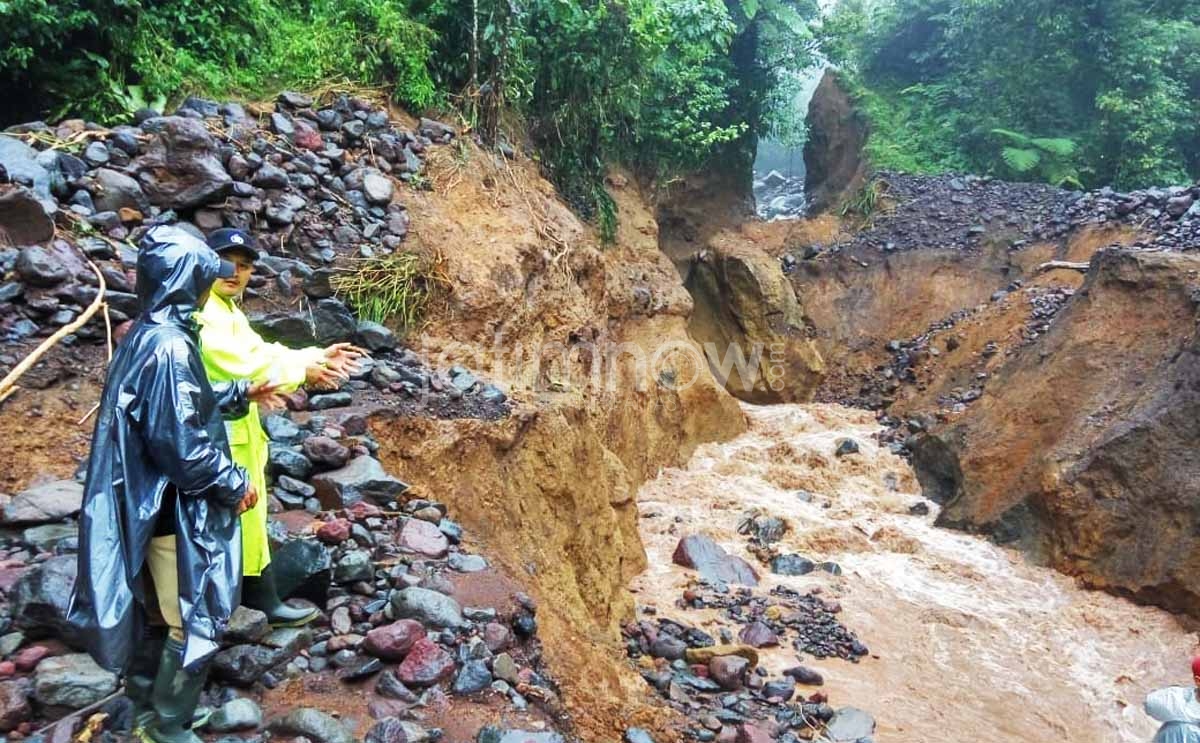 Tim PVMBG memeriksa kawasan hulu sungai Badeng
