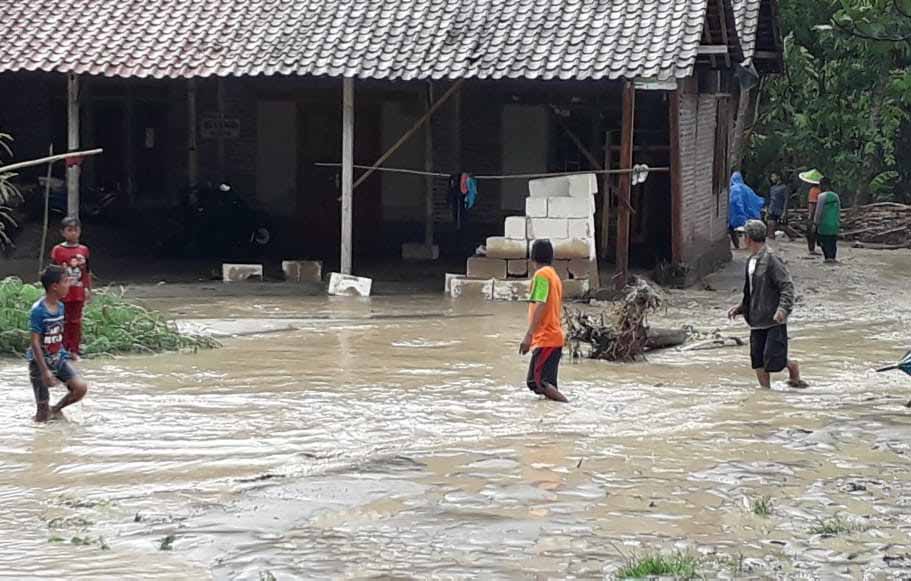 14 Rumah Rusak Parah Akibat Banjir Bandang di Bojonegoro