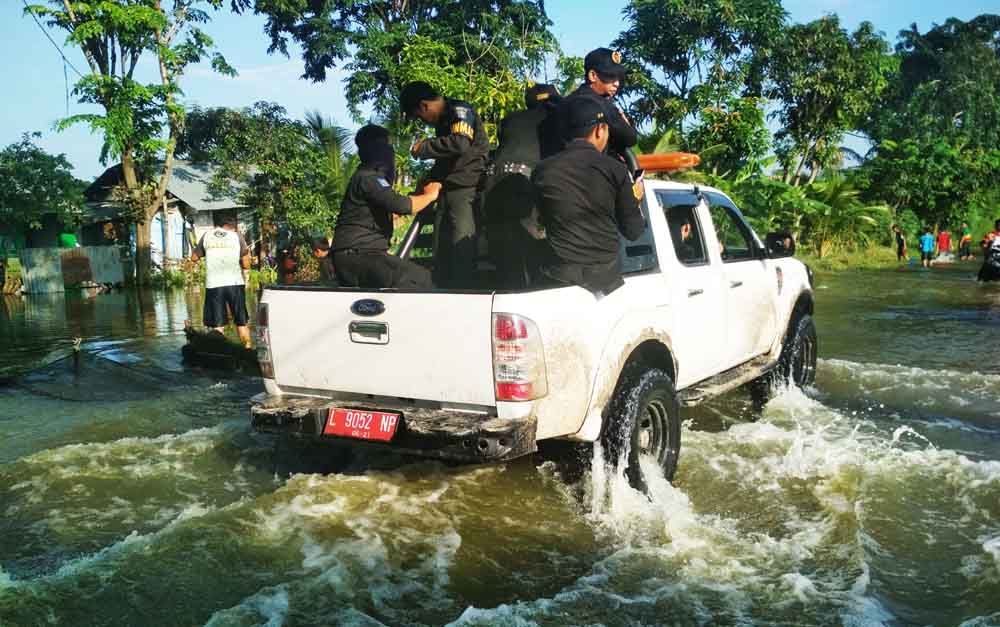 Banjir di wilayah Surabaya barat/ Foto: Sandhi Nurhartanto