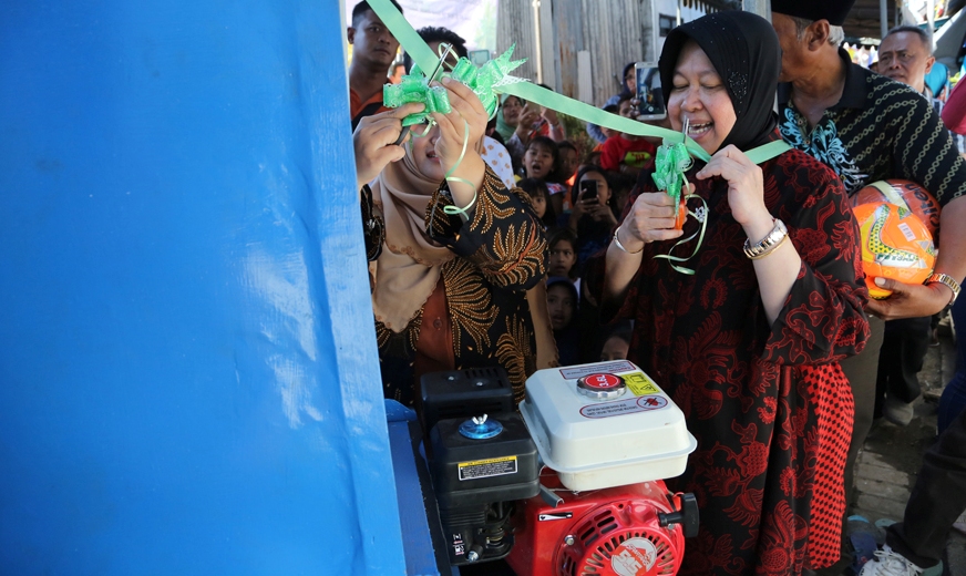 Wali Kota Risma saat meresmikan Bank Sampah Simo Jawar/Foto: istimewa