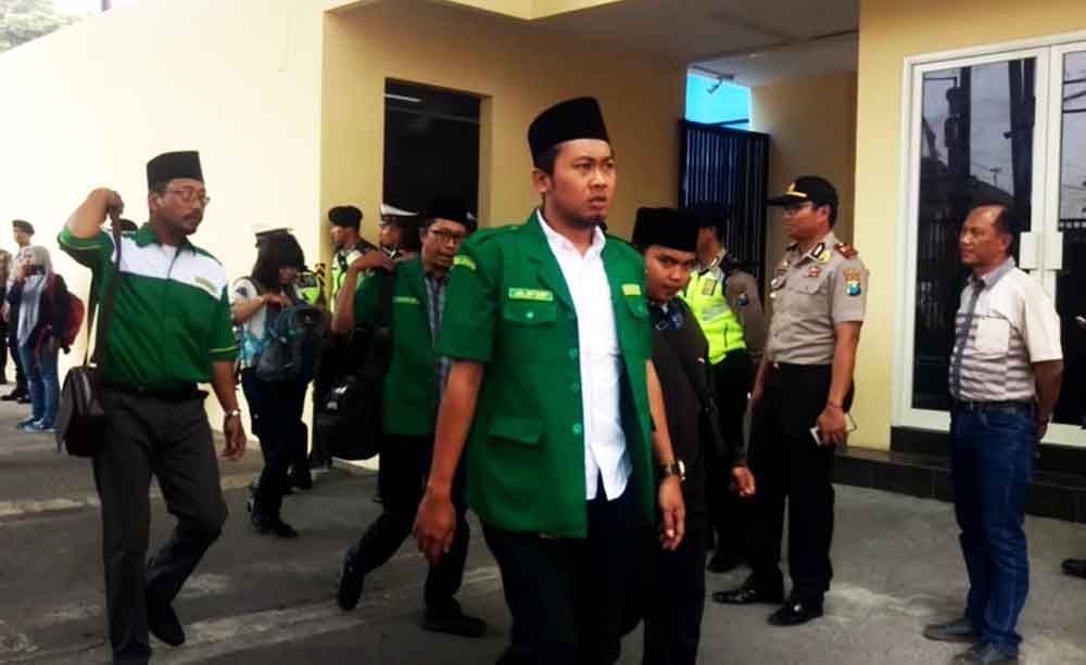 Dimediasi, Banser dan FPI Datangi Polrestabes Surabaya