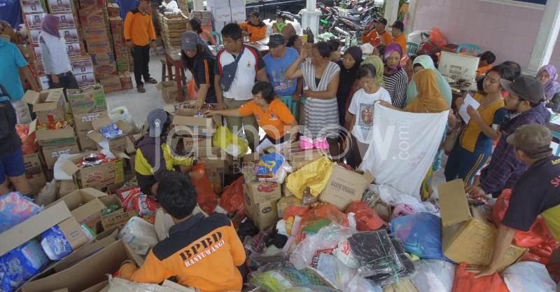 Bantuan korban banjir bandang Banyuwangi/Foto: Irul Hamdani