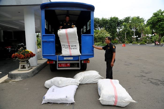 Pemkot Surabaya menyiapkan bantuan kemanusiaan ke Gorontalo