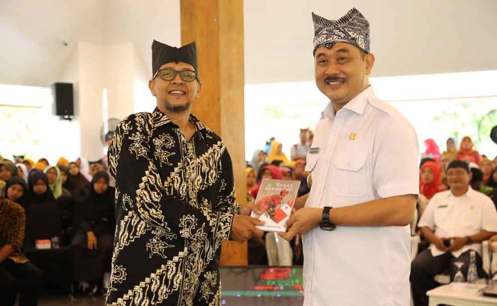 Wakil Bupati Banyuwangi, Yusuf Widyatmoko saat menghadiri Festival Sastra