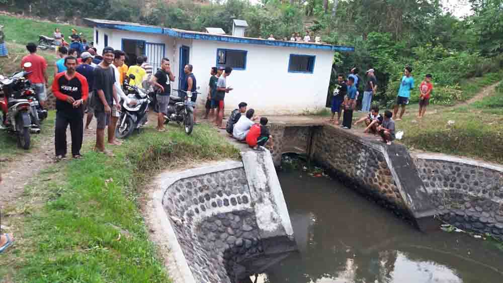 Proses pencarian korban hanyut di sungai