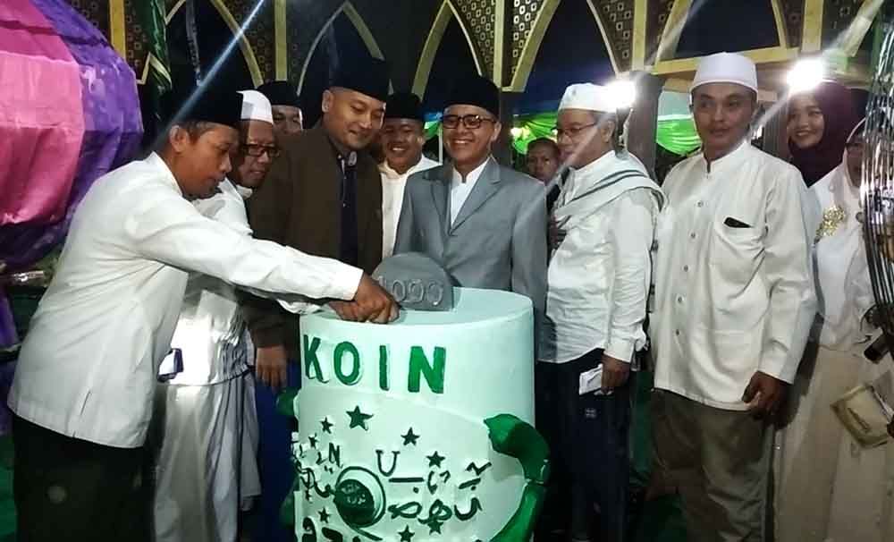 Bupati Banyuwangi, Abdullah Azwar Anas saat melaunching 1000 Ancak Rajabiyah dan Gerakan 1000 Koin