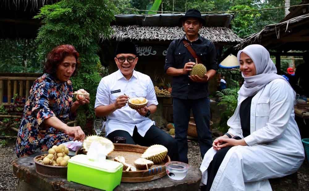 Menteri Susi bersama Bupati Banyuwangi Abdullah Azwar Anas