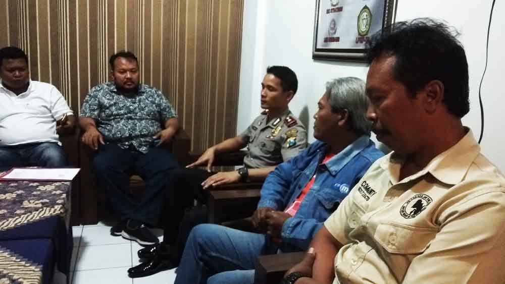 Waka Polres Banyuwangi Kompol Oskar Samsudin saat menerima perwakilan pro #2019GantiPresiden