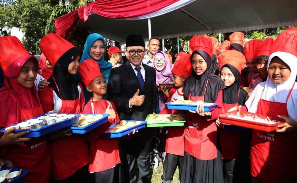 Bupati Banyuwangi Abdullah Azwar Anas saat peringatan Hardiknas di Banyuwangi