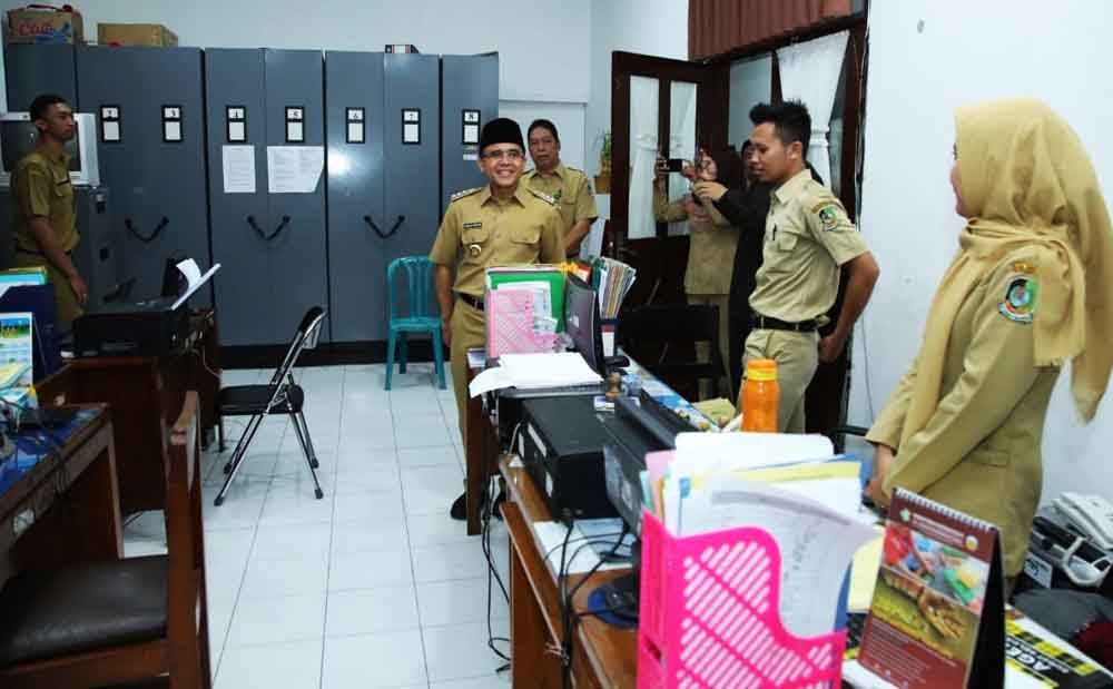 Bupati Banyuwangi Abdullah Azwar Anas saat menggelar sidak